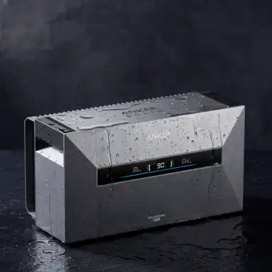 Solarbank Max AC met regendruppels, weerbestendig
